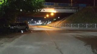 В Брянске за рулём влетевшего в столб  внедорожника оказался 18-летний парень без прав