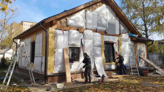 Минвата и пенопласт уходят в прошлое: старинный способ утепления, который работает до сих пор