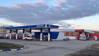 От сигареты до ареста: что категорически нельзя делать на автозаправке