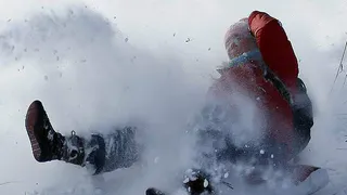 В Нижнекамске ребенок, катаясь с горки, упал, ударился головой, потерял сознание