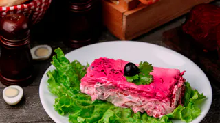 Как правильно готовить «Селедку под шубой»: одна фишка с продуктами сделает новогодний салат в разы вкуснее