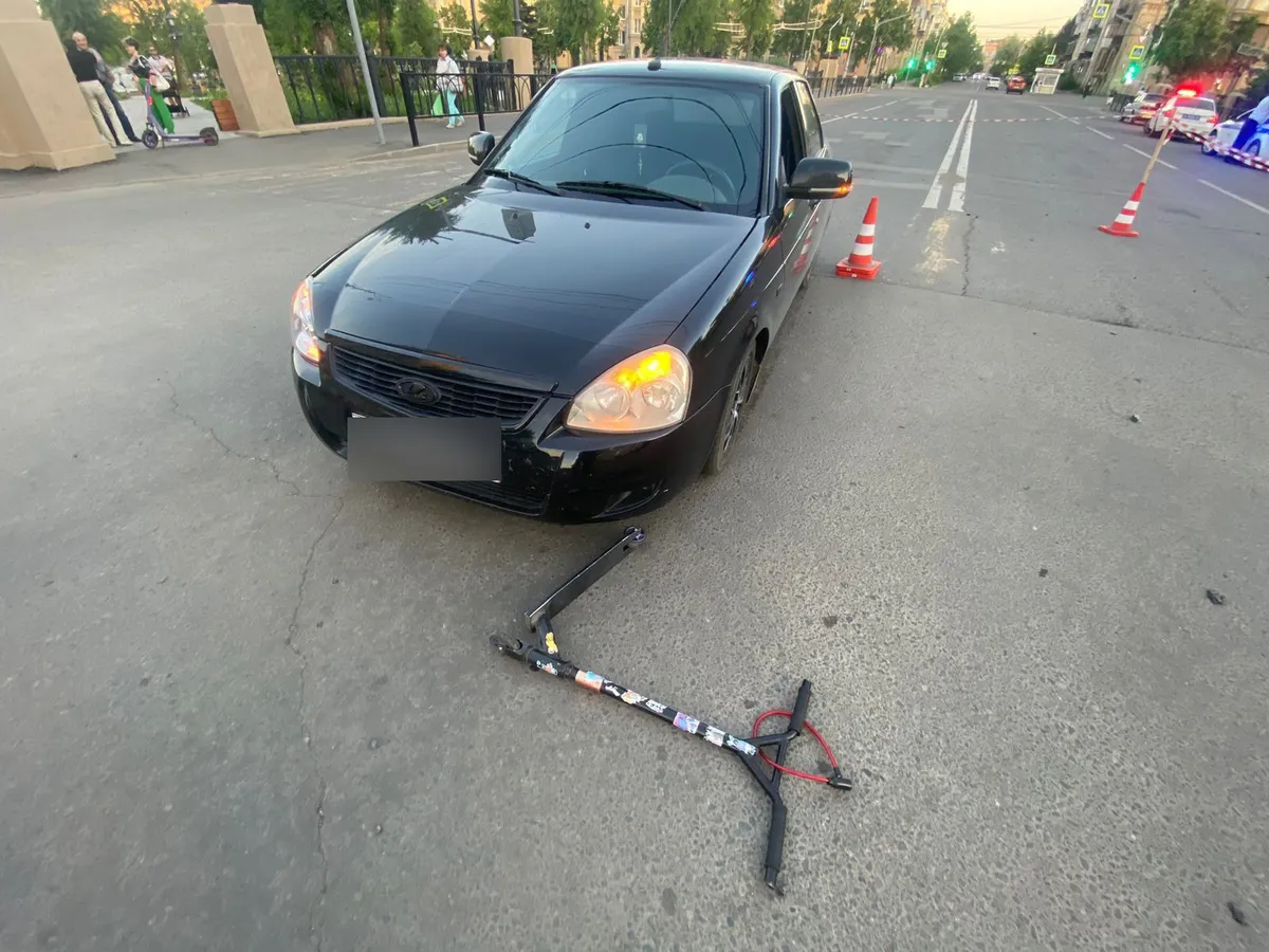 Ребенок на самокате попал под машину: водитель отказался от освидетельствования