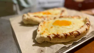 Раньше мучилась с бумагой для выпечки, пока не узнала этот кухонный трюк — теперь делаю только так