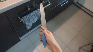 Житель Усинска обнял бывшую жену и получил от нее удар ножом в живот