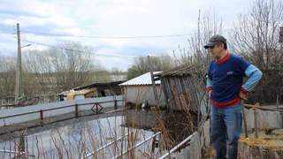 Опасаясь наводнения, жители области делают запасы