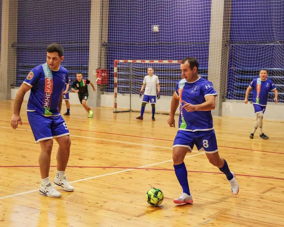 Нижнекамские муниципальные служащие поборолись за футбольный кубок