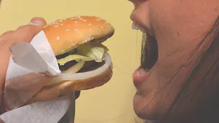 Эксперты отметили повышенный спрос на фаст-фуд. Что об этом думают рязанцы?