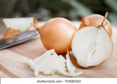 Назван лучший способ хранения лука