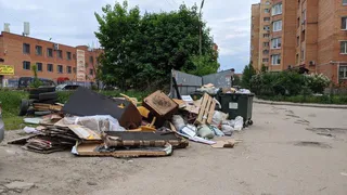 Народный контроль: на Новаторов неделями не убирают мусор