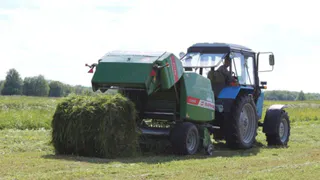Аграрии Коми преодолевают погодные трудности в заготовке кормов