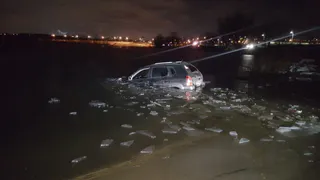 Фото-факт: в Борковском карьере едва не утонул "Хендай"