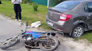 Под Рязанью в ДТП с Renault пострадали два подростка на мопеде