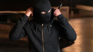 Двое муромлян под видом полицейских ворвались в дом и ограбили жильцов