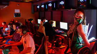 «Стрелялки - это не зло»: администратор компьютерного клуба рассказал, почему играть в компьютерные игры безопасно