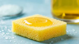 На зиму мою окна таким способом: гениальный трюк ноябрьской уборки - чистые до весны