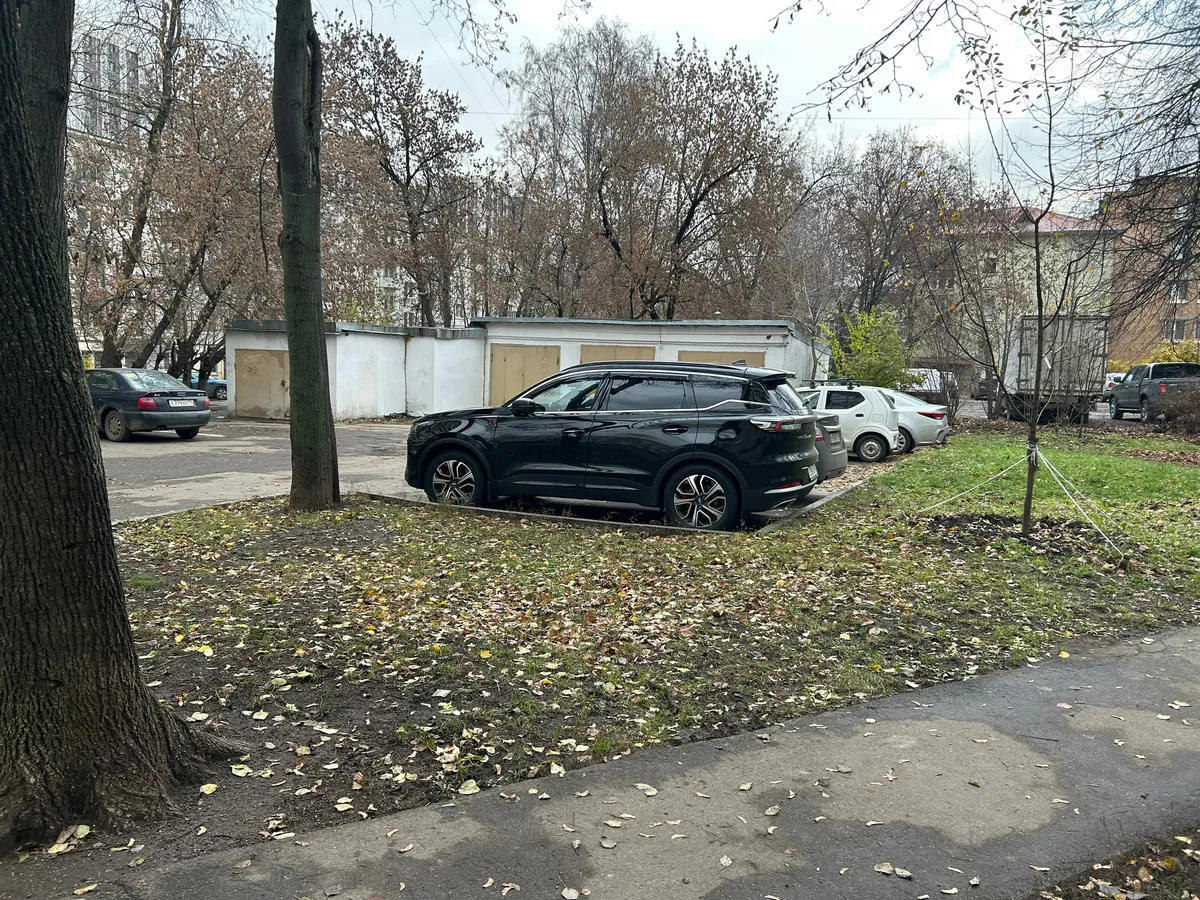 Верховный суд РФ запретил оставлять автомобили во дворах жилых домов: что может грозить за нарушение
