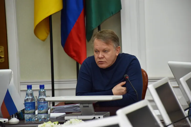 Александр Басенко поручил ликвидировать скопления воды в городе до холодов