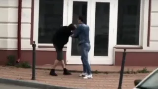 Драка на Почтовой: один мужчина тащил другого за волосы