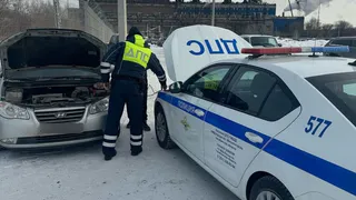 Сотрудники Госавтоинспекции Магнитогорска помогли водителю после ночной смены запустить автомобиль