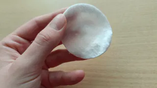 Смочите тампон и протрите подмышки: забудите про запах пота на целый день — лучший лайфхак на лето