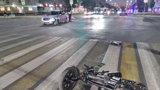 Велосипедист передвигался по проезжей части и попал под колеса автомобиля в Чебоксарах