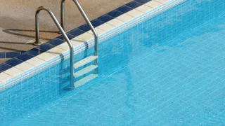 В Магнитогорске торжественно открыли после ремонта бассейн в школе № 59