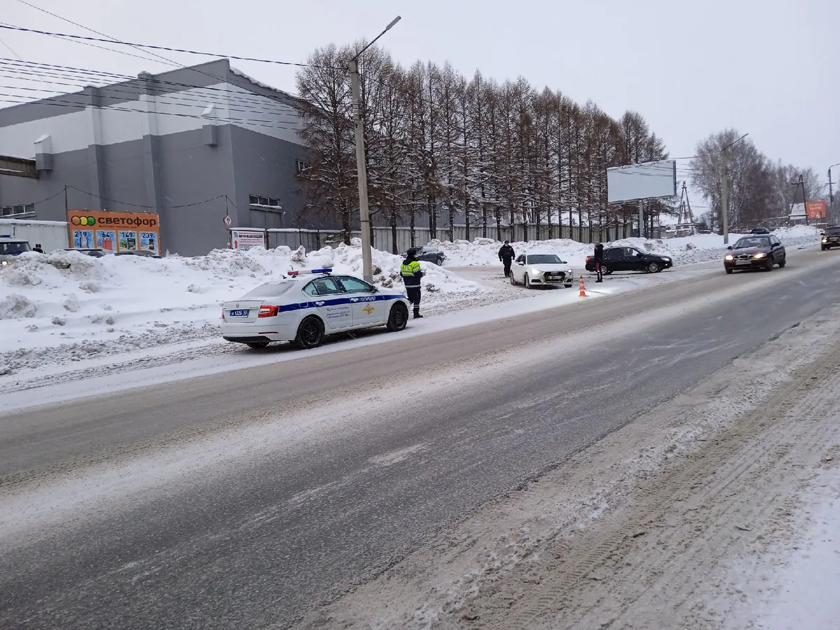 Открыл дверь и задел соседнюю машину - что делать дальше? Автоюрист поставил точку