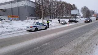 Открыл дверь и задел соседнюю машину - что делать дальше? Автоюрист поставил точку