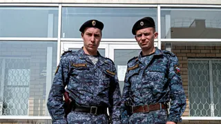 Приставы оказали помощь алиментщику, у которого случился приступ эпилепсии