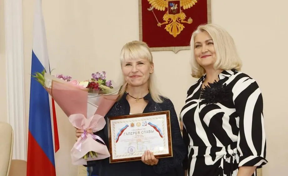 В правительстве прошло вручение свидетельств о внесении в Галерею Славы