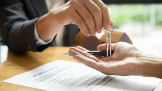 Кому из знаков зодиака нужно обязательно купить недвижимость в этом году