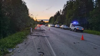 В Коми водитель Chevrolet Lanos снес бетонный столб и сильно пострадал