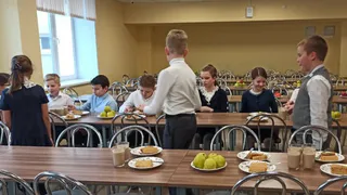 А как же критика от Онищенко? Сорокина уверена, что дети питаются в школах хорошо