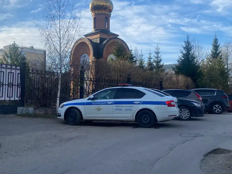 Как грамотно ответить инспектору ГАИ, когда он требует пройти в патрульный автомобиль — важный юридический совет для всех водителей