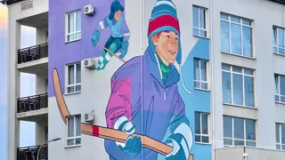 Рязанский художник Александр Дёмкин создал мурал о хоккее в Сочи