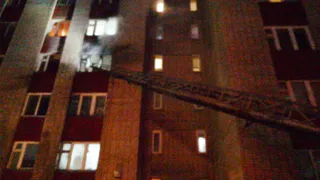 Жуткий пожар произошел в Нижнекамске ночью в многоэтажном доме