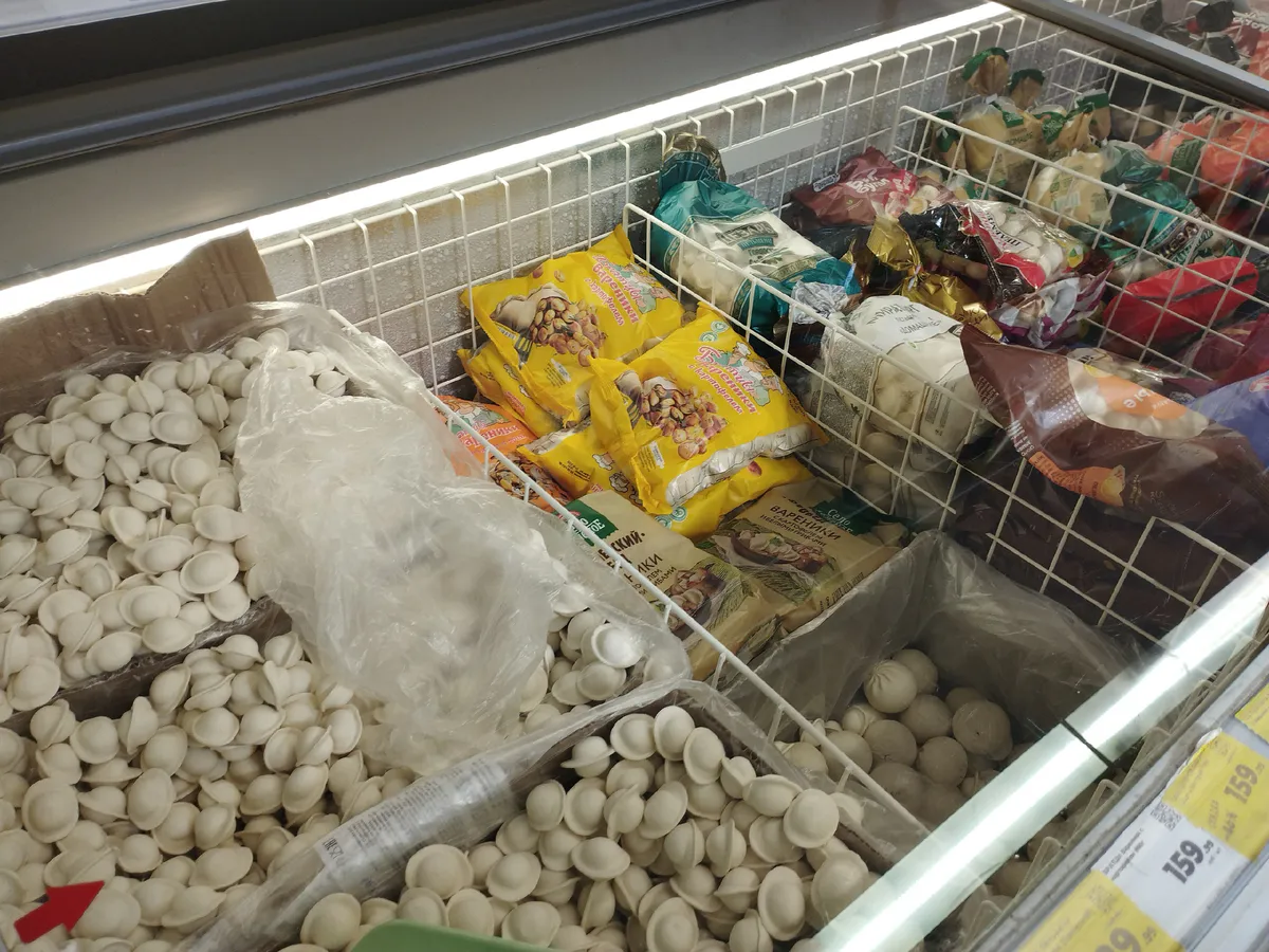 Перемолотые рожки и ножки в тесте: Роскачество назвало марки пельменей, которые лучше оставить в холодильной витрине магазина