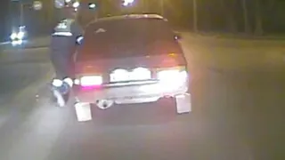 Пьяный водитель 200 метров тащил полицейского за своим автомобилем в Брянске