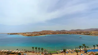 Этот курорт не спроста называют русской Италией: идеально чистые пляжи, а как там любят русских