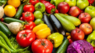 В регионе за 6 месяцев 2025 года сняли с продажи 61 килограмм опасных овощей и фруктов