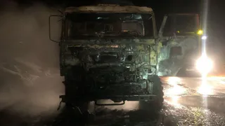 В Усинске на трассе вспыхнул КамАЗ 