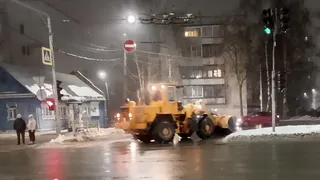 Владимирские коммунальщики очистили от снега городские парковки