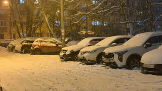 В Пензе автолюбители организовали собственную парковку у школы № 54