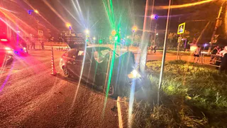 Водитель скрылся после наезда на опору: в Магнитогорске расследуют ночное ДТП