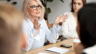 Большинство россиян признались, что хотели бы видеть руководителем мужчину