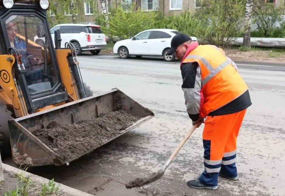Во Владимире продолжаются работы по уборке города и благоустройству улиц