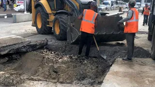 Пробкам конец: на Первомайском проспекте начали укладывать асфальт