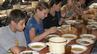 С 1 сентября школьники Рязанского района будут бесплатно обедать