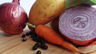 Что нужно обжаривать первым — лук или морковь? Запомните важное правило приготовления вкусной зажарки