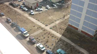 Сотней покрышек рязанцы захламили двор в Недостоево